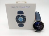 荣耀手表GS 3智能手表有三种颜色可供选择，测试款为蓝色。